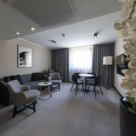 Ilonn Hotel