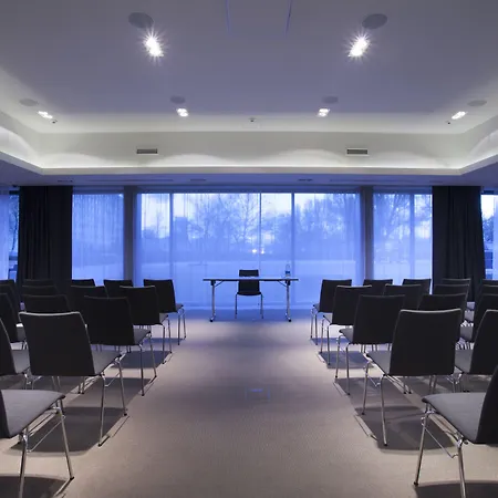 伊隆酒店 波兹南